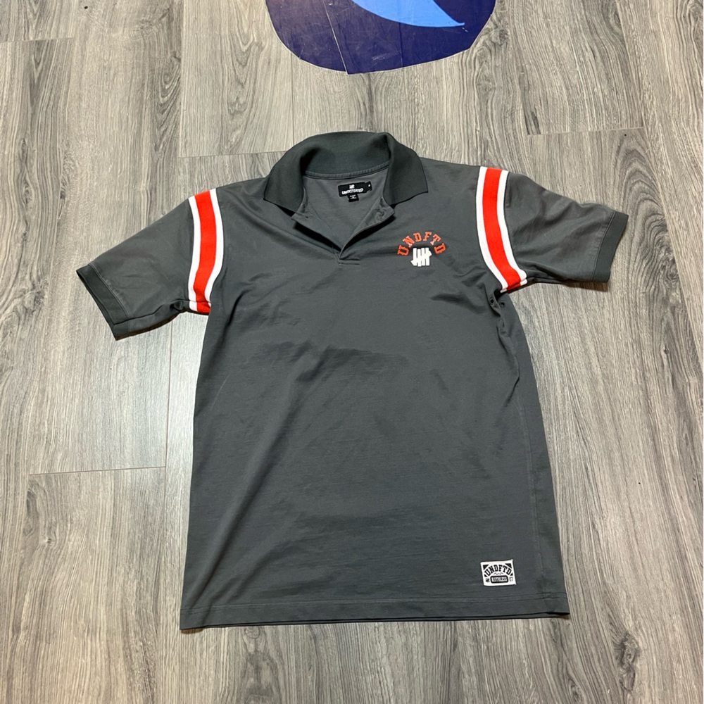 UNDFTD Gray and Red Polo Shirt with Modern Athletic Cut